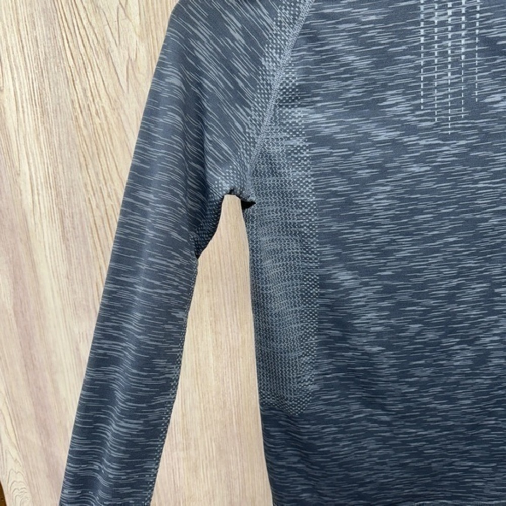 Under Armour Fitted HeatGear 1/4 Zip Pullover in Slate (Size Medium) - Picture 5 of 10